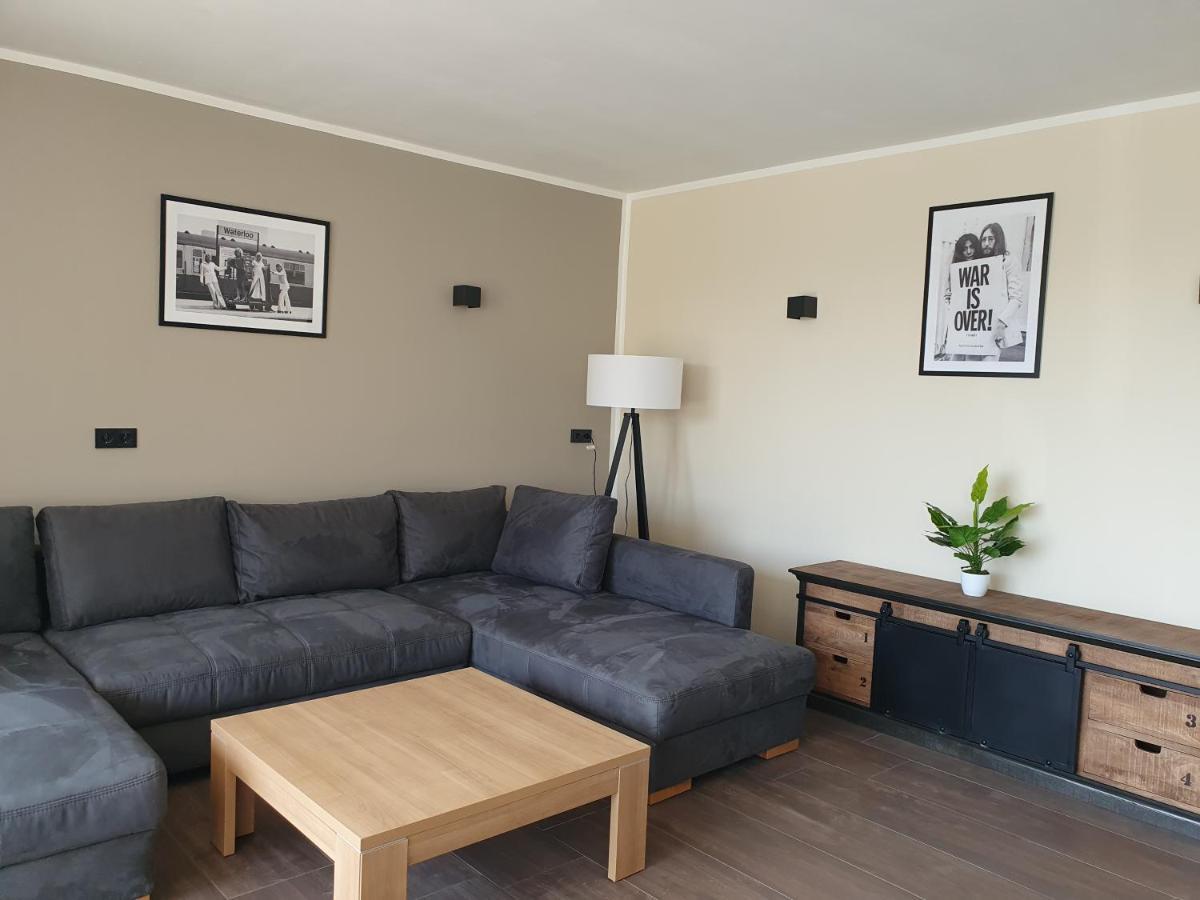 Neumuhler Hof: Spacious Family Retreat With Garden Terrace Apartment